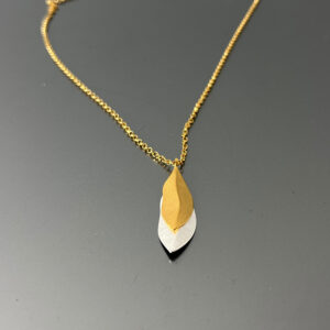 Pendant Leaves