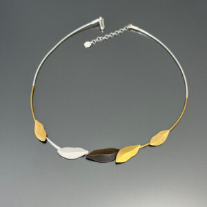 Collana foglie