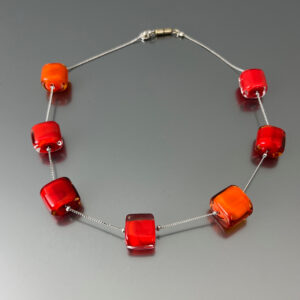 Choker necklace, Cubes