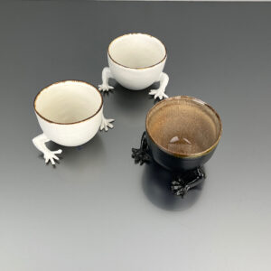 Cup with legs