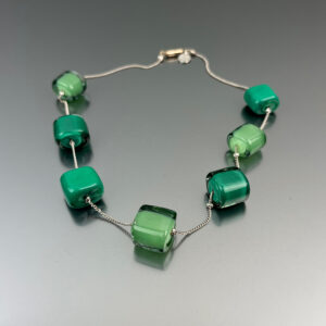 Choker necklace, Cubes
