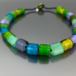 Collana Cubi color in vetro