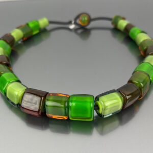 Collana Cubi color in vetro
