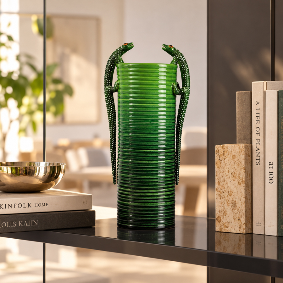 Vase with two lizards - Image 1